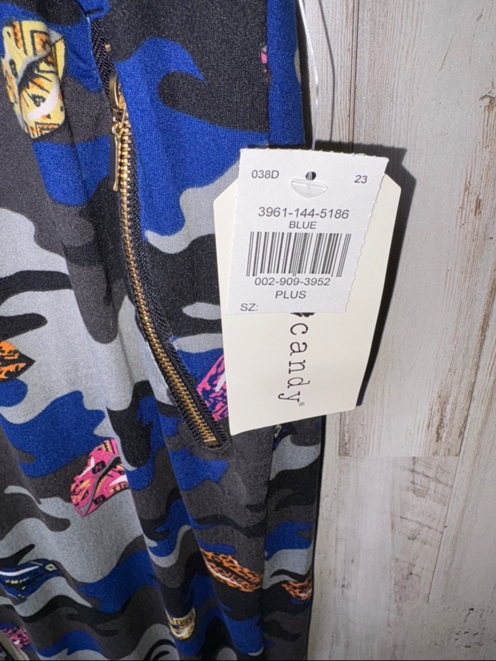 Eye Candy Leggings with Colorful Lip with camo print Size 1X NWT! - Picture 2 of 12